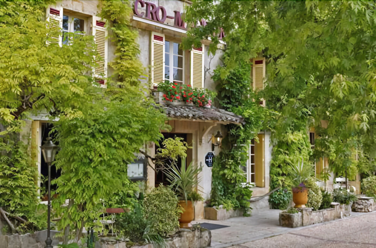 Exterior & Views 2, Hotel Le Cro-Magnon, Dordogne