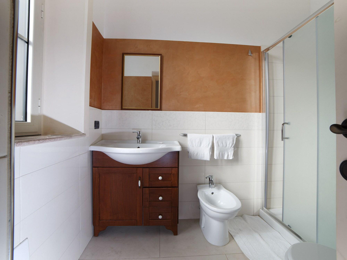 Bathroom 5, Villa degli Ulivi, Messina