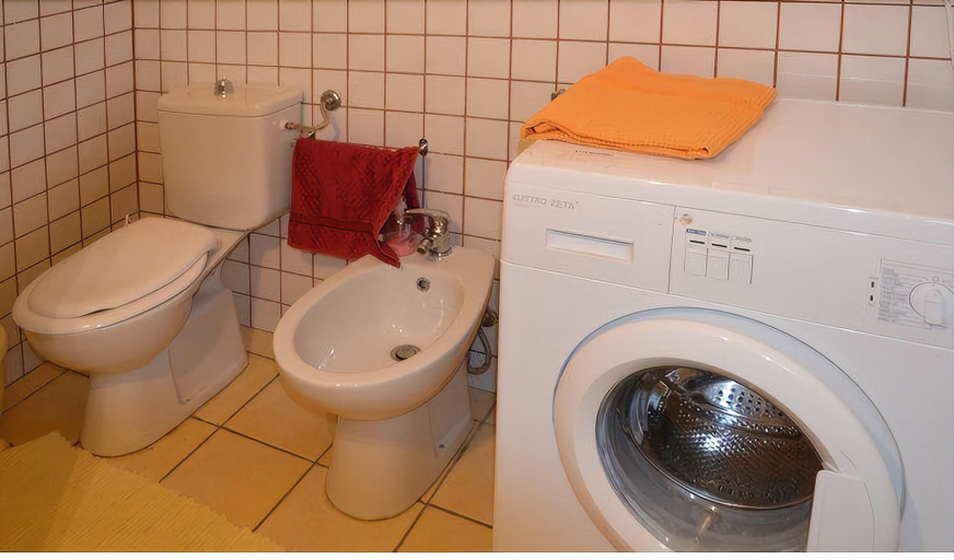 Bathroom 4, Eurialo Green Suites, Syracuse