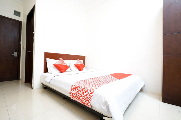 Bedroom 3, Urbanview Hotel near Paris Van Java Mall, Bandung