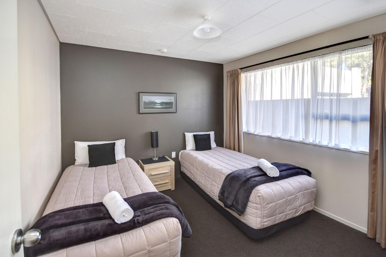 Bedroom 2, ASURE Adrian Motel, Dunedin