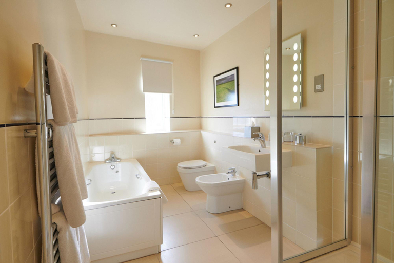 Bathroom 4, County Hotel, Essex
