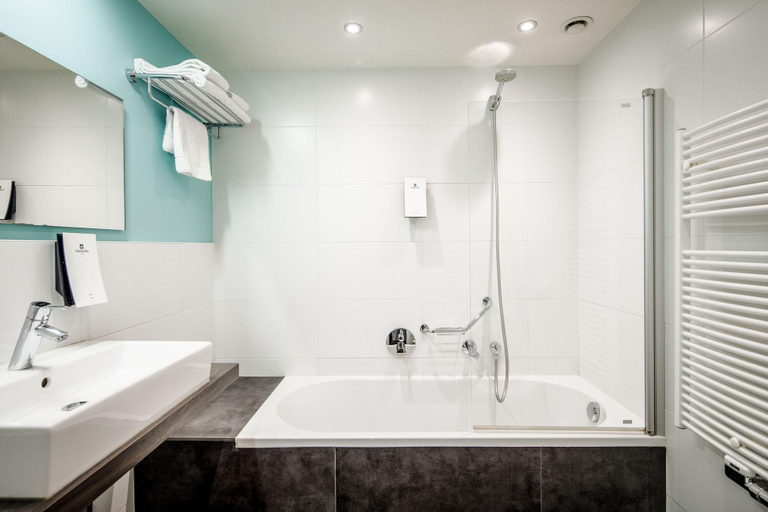 Bathroom 4, Churchill hotel Terneuzen, Terneuzen