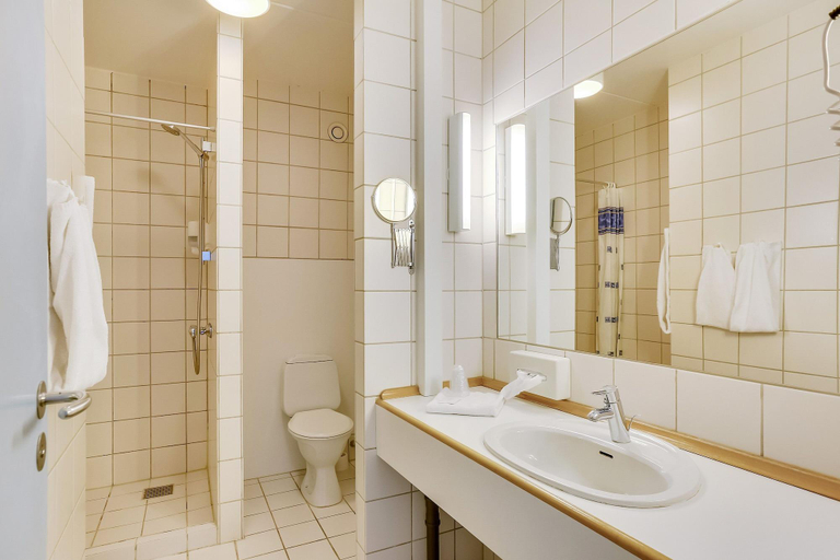 Bathroom 5, Montra Skaga Hotel, Hjørring