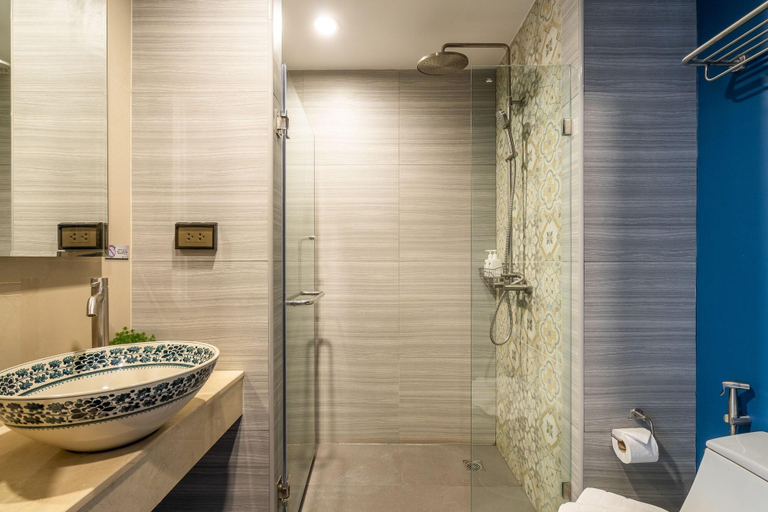 Bathroom 5, W Station, Khlong San
