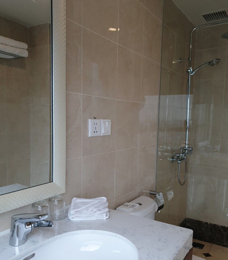 Imperial Boat Hotel, Hồng Bàng
