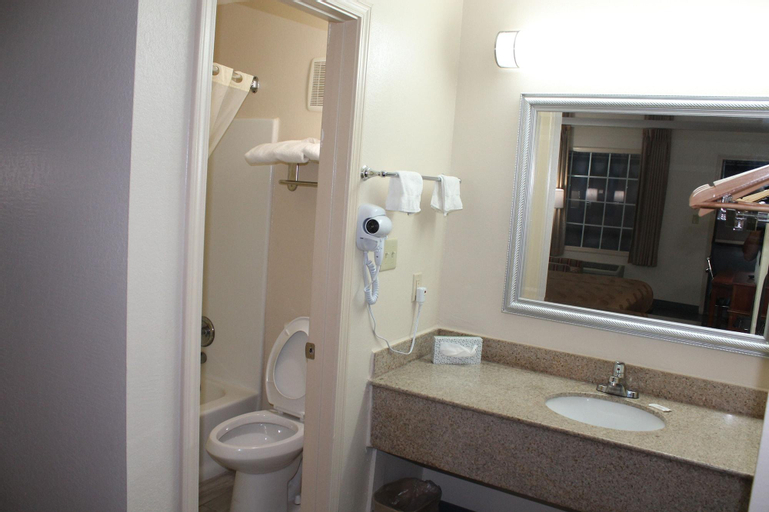 Bedroom 4, Americas Best Value Inn Tuscaloosa, Tuscaloosa