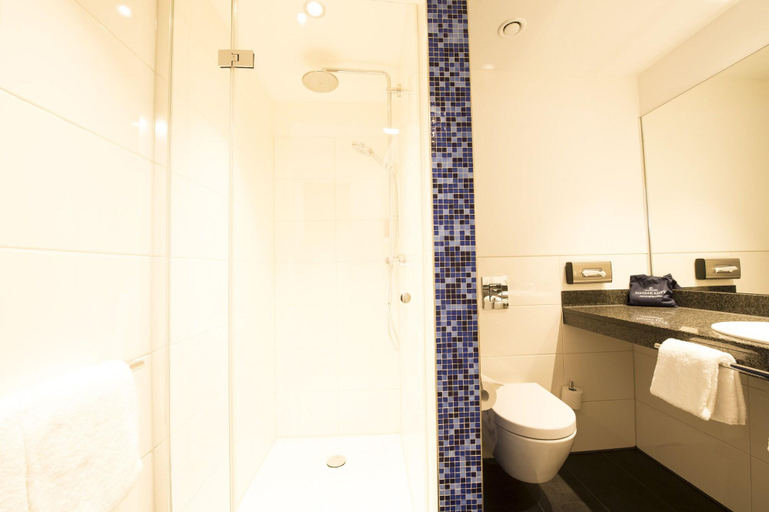 Bathroom 5, Carathotel Dusseldorf City, Düsseldorf