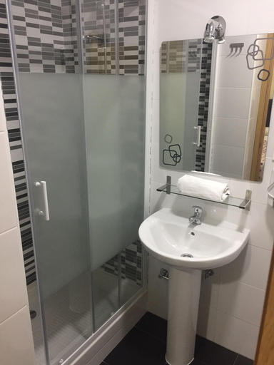 Bathroom 4, Jqc Rooms, Madrid