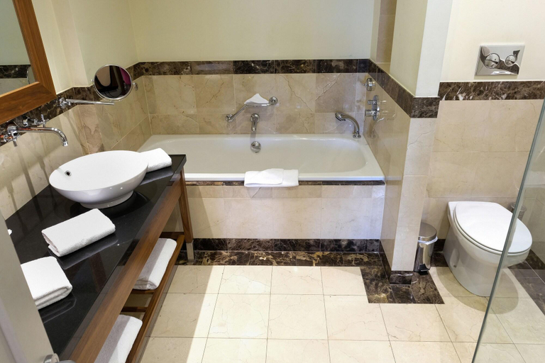 Bathroom 3, Kingsley