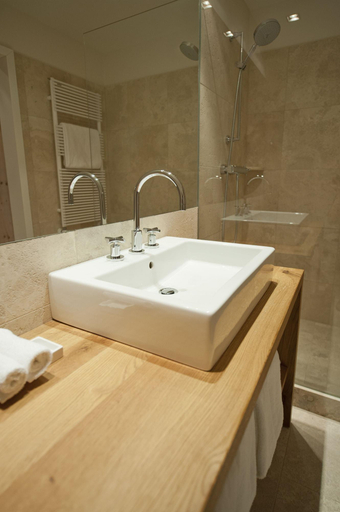Bathroom 4, Sporthotel Achental, Traunstein