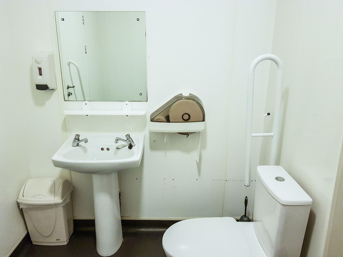 Bathroom 4, Four Courts Hostel, Dublin