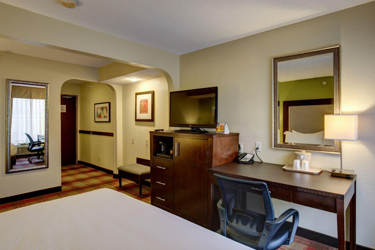 Bedroom 3, Comfort Inn & Suites St Louis, Saint Louis