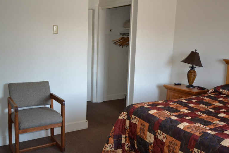 Bedroom 3, Dude/Roundup Motel, Gallatin
