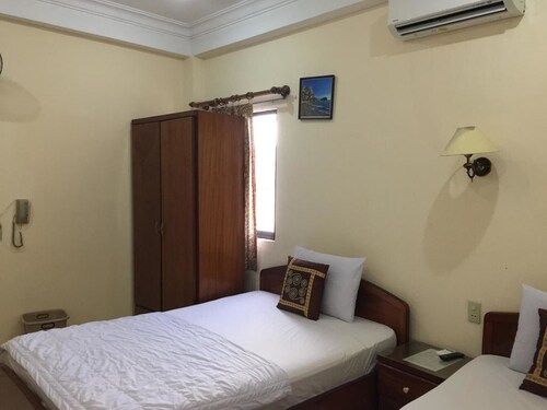 Duyen Saigon Hotel, Quận 1