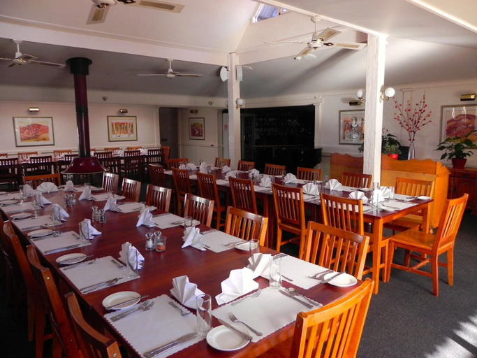 Food & Drinks 5, Moore Park Inn, Armidale Dumaresq Bal