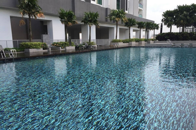 Sky Loft AEON (5 Pax -B17) @ JB City Homestay, Johor Bahru