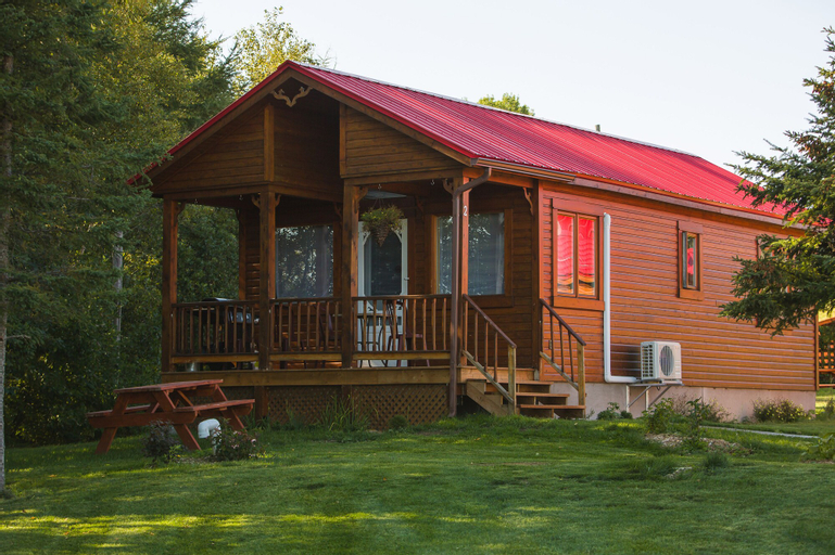 Chalets de l'Anse Ste-Helene, Avignon