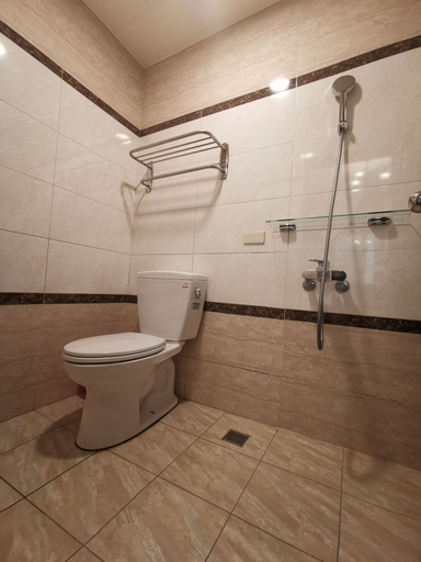 Bathroom 4, Love 300, Yilan