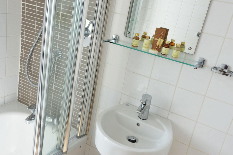 Bathroom 4, Best Western White Lion, Suffolk