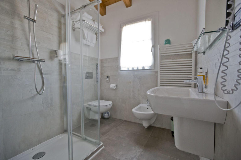Bathroom 4, Hotel Lago di Como, Lecco