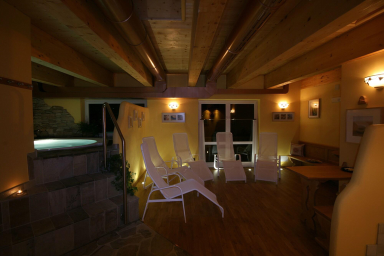 Public Area 2, Des Alpes, Belluno