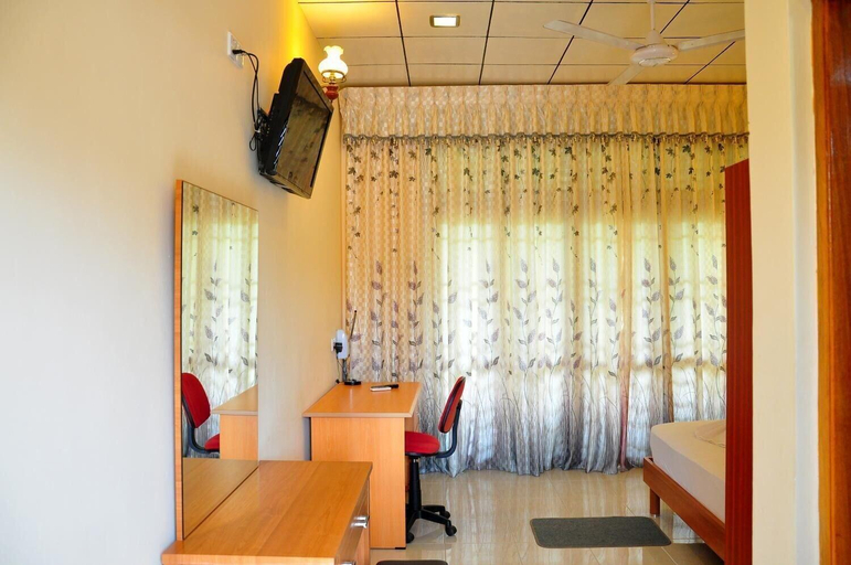 Bedroom 5, London Palace, N. Palatha East