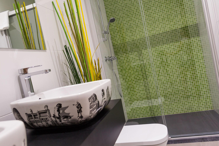 Bathroom 5, The Central House Barcelona Gracia - Hostel, Barcelona