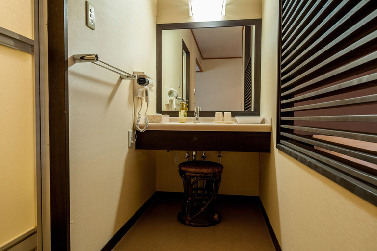 Bathroom 4, Tokigasane, Kaga