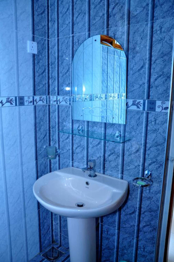 Bathroom 4, London Palace, N. Palatha East