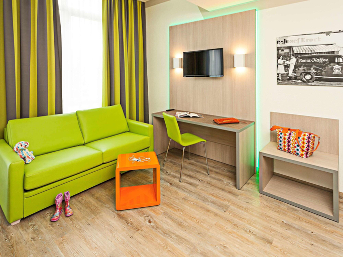 Bedroom 3, B&B HOTEL Bochum-Hbf, Bochum