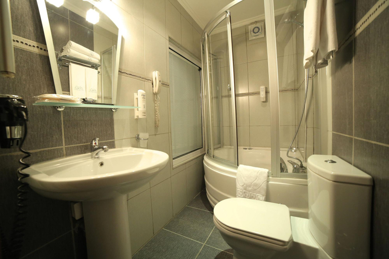 Bathroom 5, Tria Elegance Istanbul, Fatih