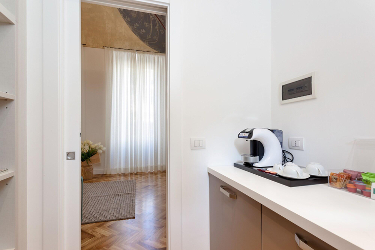Bedroom 4, del Corso, Rome