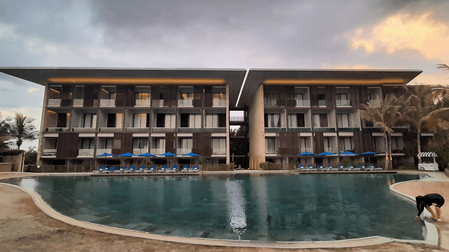 Exterior 15