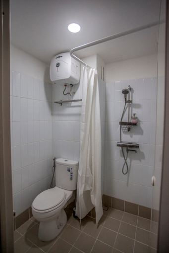 Bathroom 5, Grand Suite REQhome Apartment, Bandung