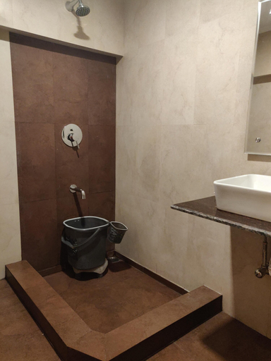 Bathroom 4, Walisons Hotel, Srinagar