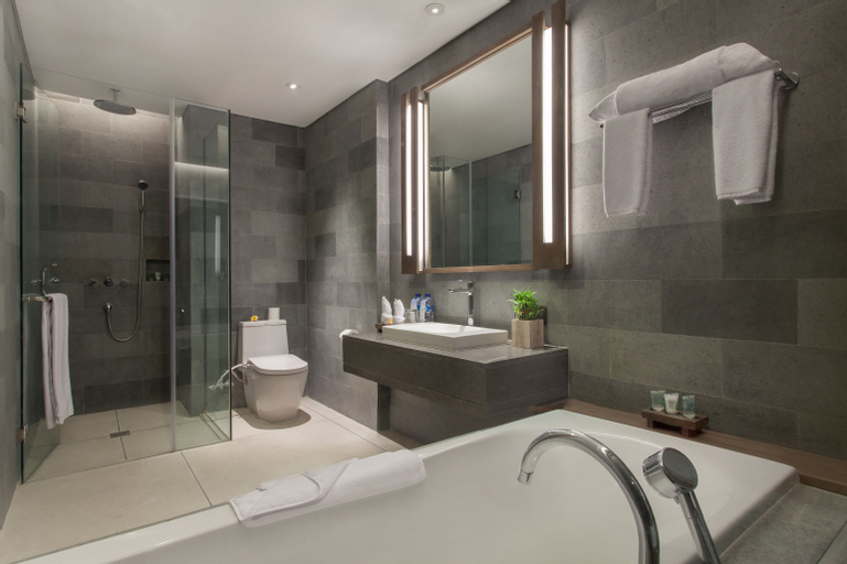 Bathroom 14
