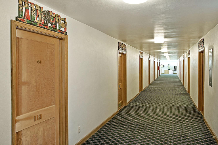 Public Area, Americas Best Value Inn Mayflower, Dane