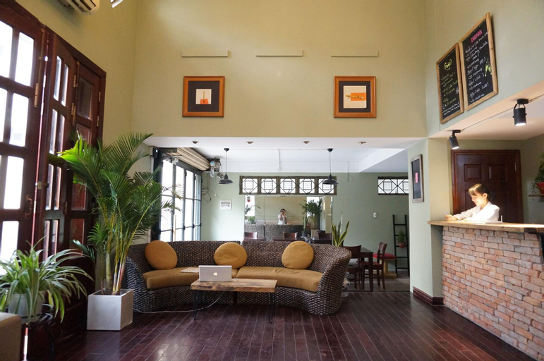 Leiden Homestay & Cafe, District 1