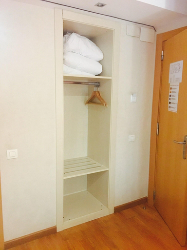 Bathroom 3, Hostal Fina, Barcelona