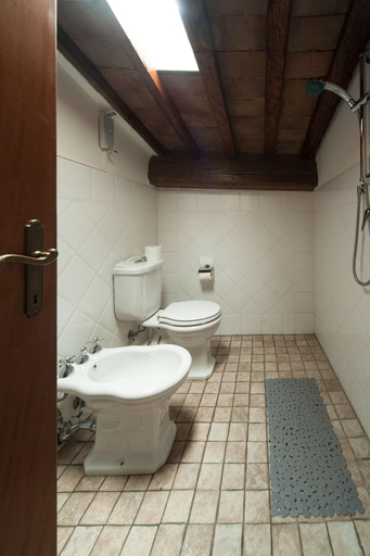 Bathroom 4, La Porta Del Paradiso, Florence