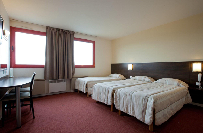 Bedroom 5, Orly Superior Hotel, Essonne
