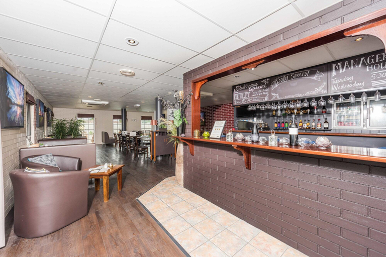 Public Area, Takalvan Motel, Bundaberg