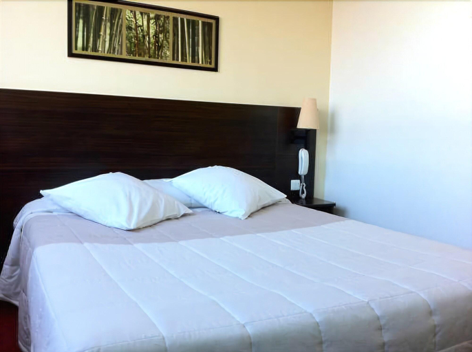 Bedroom 3, Orly Superior Hotel, Essonne