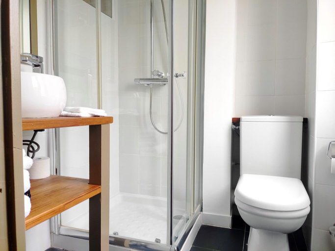 Bathroom 4, L'Hostalet, Pyrénées-Orientales