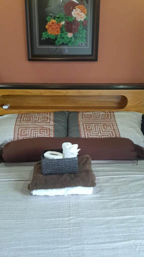 Romantic 1 Bedroom Condo at The Redwoods Condominium, Quezon City
