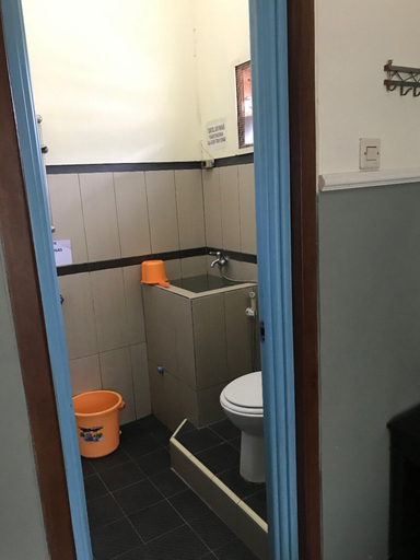 Bathroom, Villa Pramudya, Malang