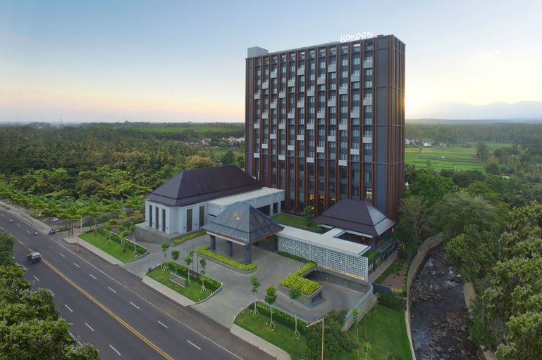 Exterior & Views 16