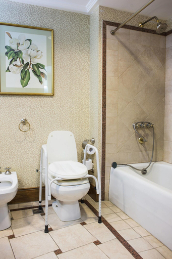 Bathroom 5, Sheraton Pilar Hotel Convention Center, Pilar
