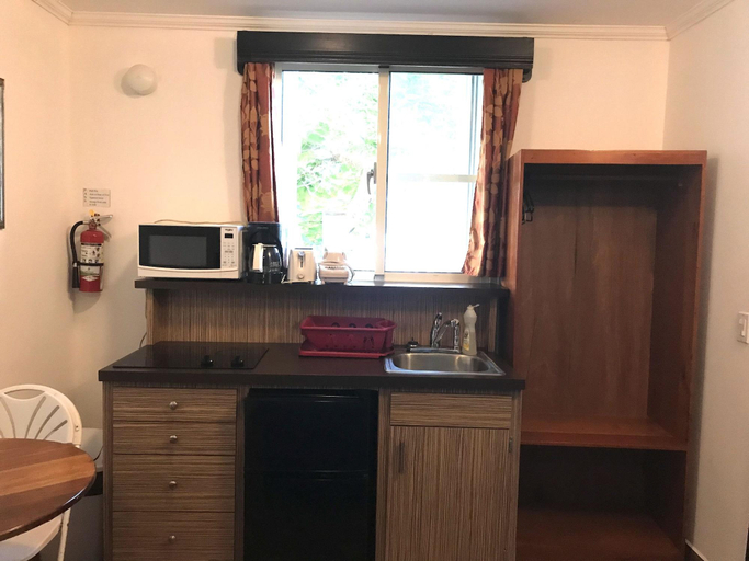 Bedroom 3, Easy Inn